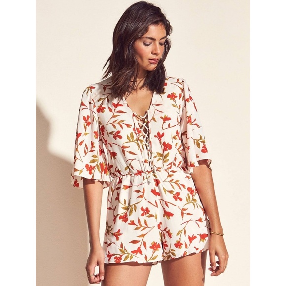 Lovers + Friends Pants - NWT ✨LOVERS + FRIENDS✨ Epiphany Floral V-neck Short Sleeve Romper in Palm Sz XS